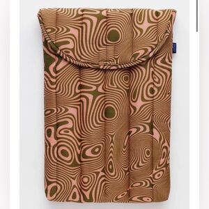 BAGGU Salmon and Brown Swirl Laptop Puffy Sleeve